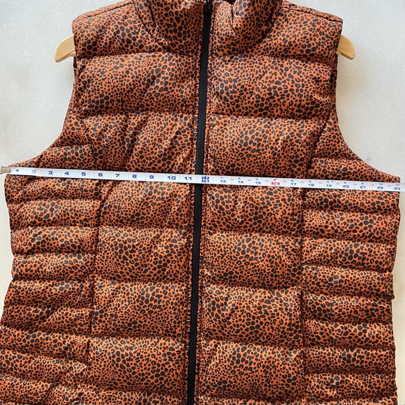 Lands’ End Down Puffer Vest Caramel Leopard Print Like New - Picture 12 of 16